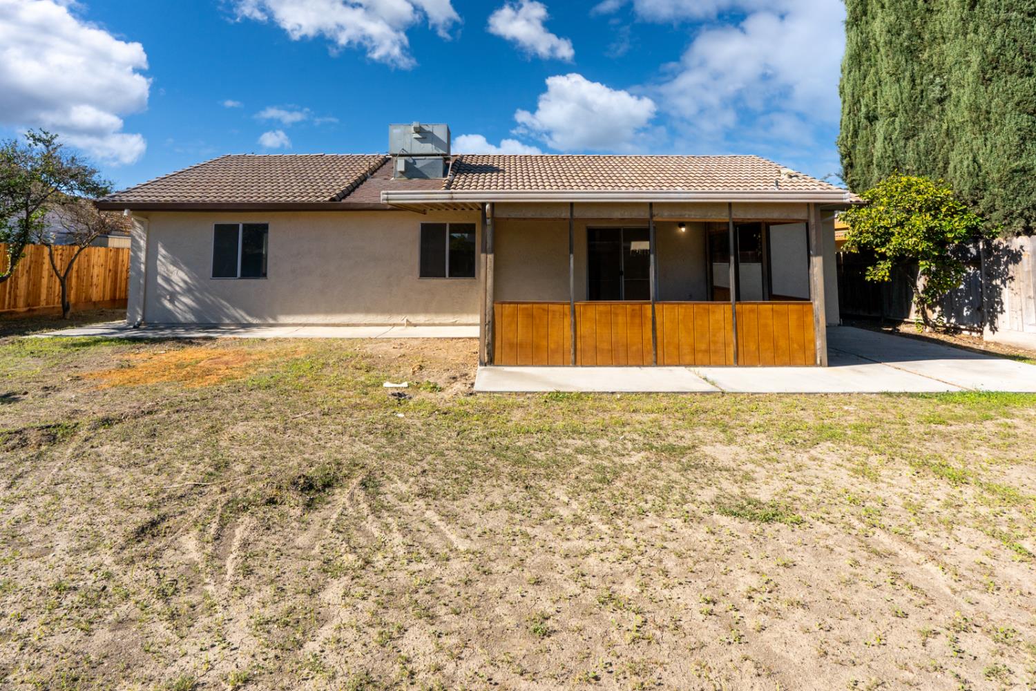 760 Meadowlark Ave, Los Banos, CA 93635