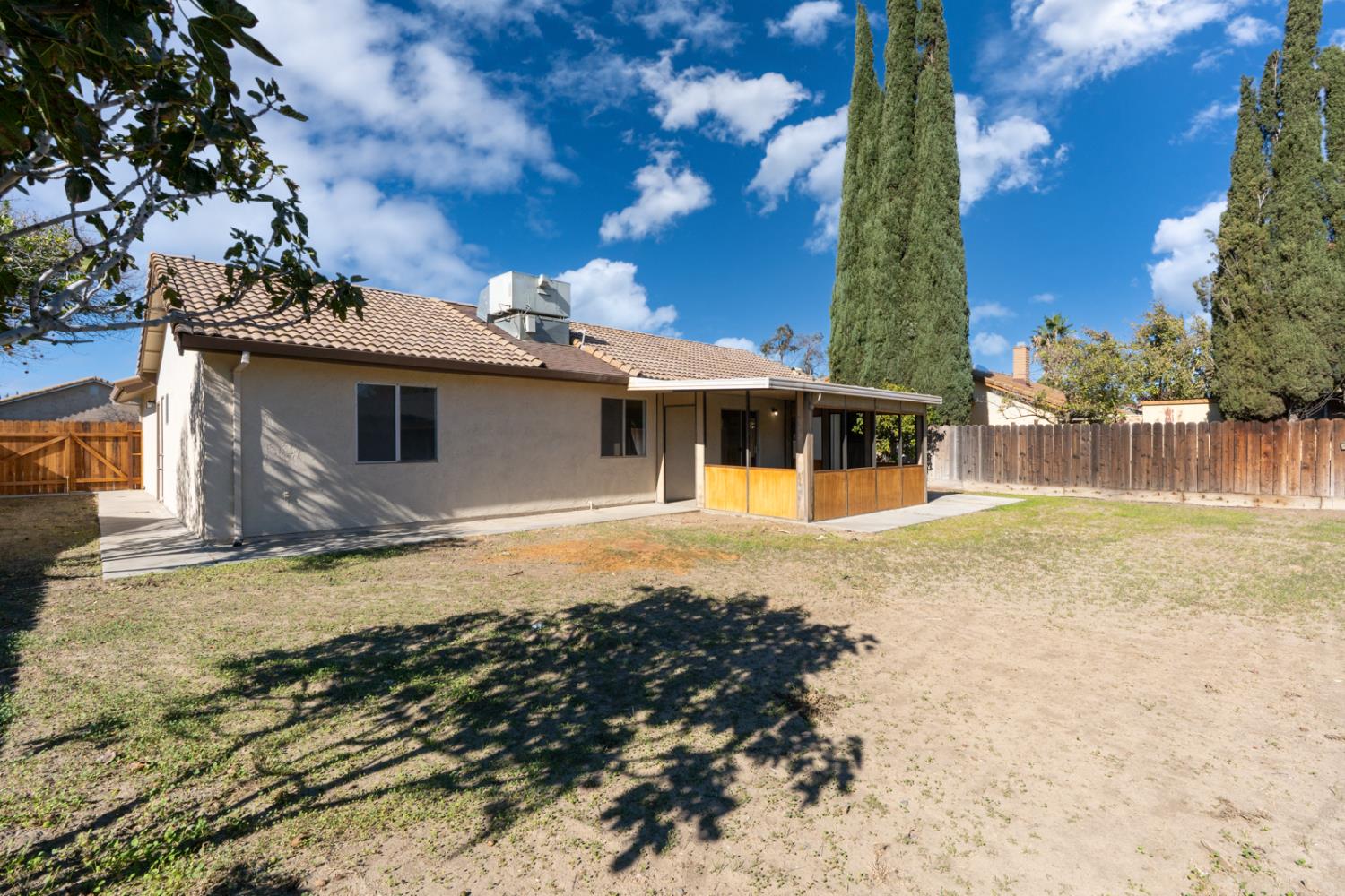 760 Meadowlark Ave, Los Banos, CA 93635