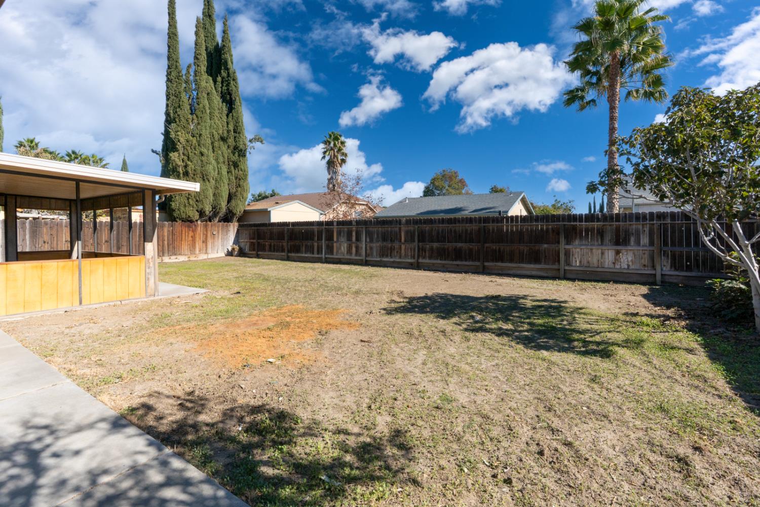 760 Meadowlark Ave, Los Banos, CA 93635