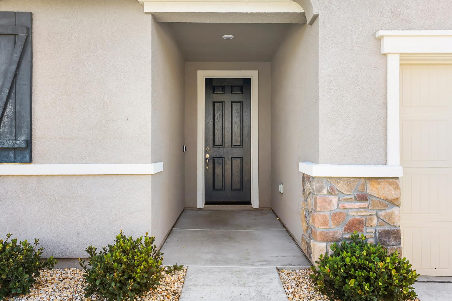 1676 Red Ribbons Ln, Manteca, CA 95337