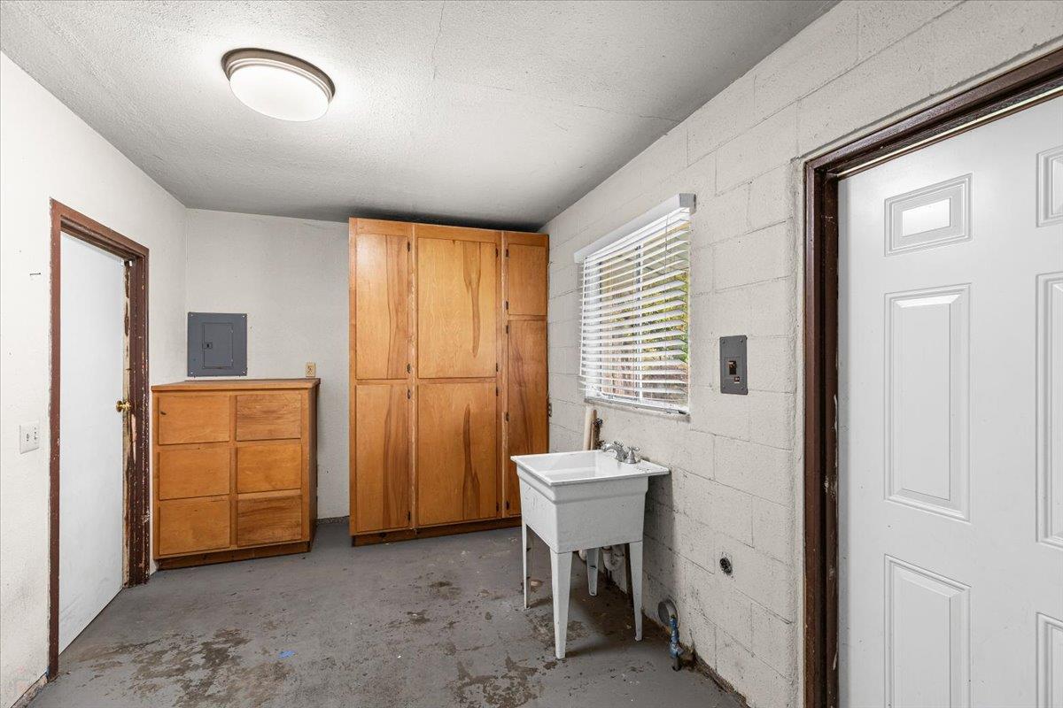 9688 S Airport Way, Manteca, CA 95336