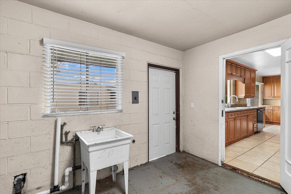 9688 S Airport Way, Manteca, CA 95336