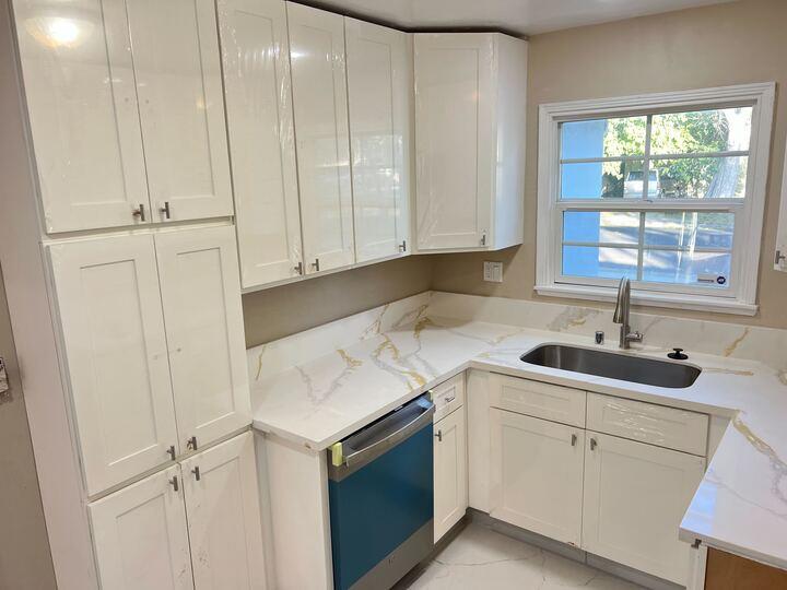 2049 Miller Ave, Modesto, CA 95354