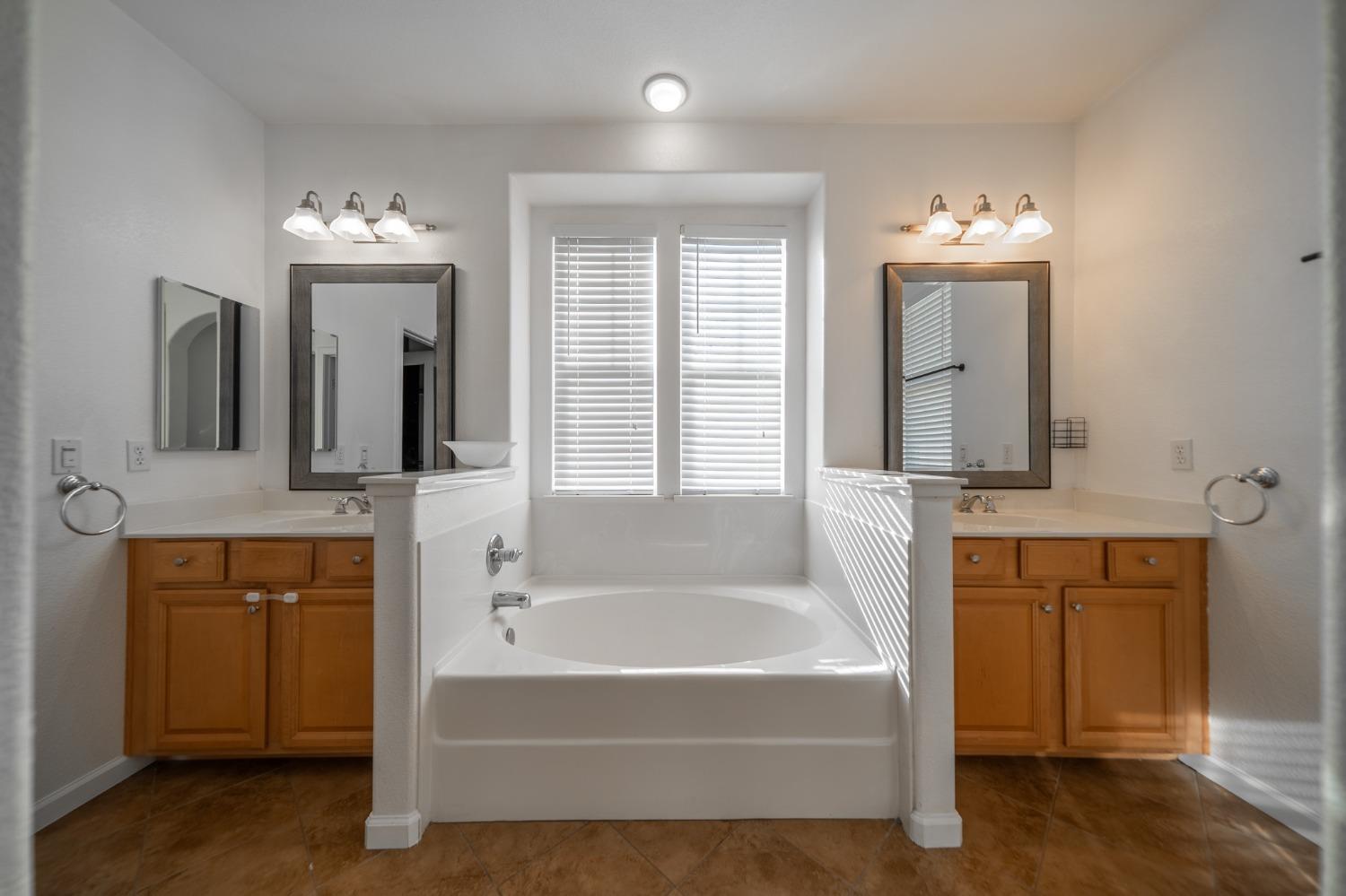 3857 Purple Finch Ln, Modesto, CA 95355