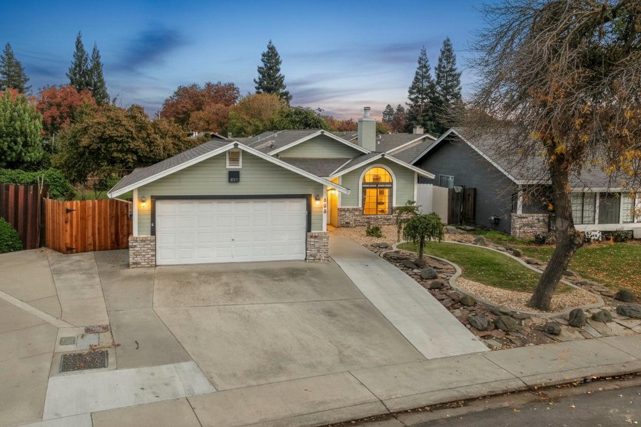 908 Deer Park Dr, Modesto, CA 95358