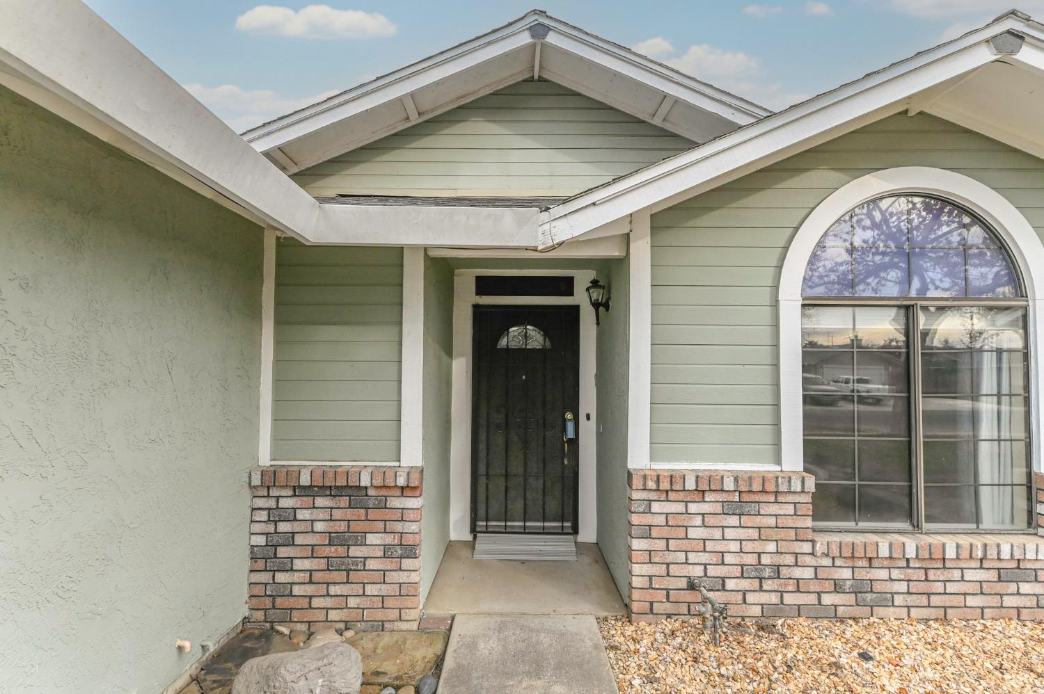 908 Deer Park Dr, Modesto, CA 95358