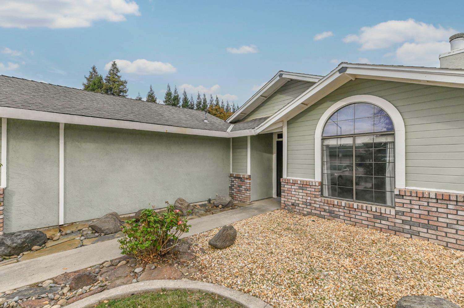 908 Deer Park Dr, Modesto, CA 95358