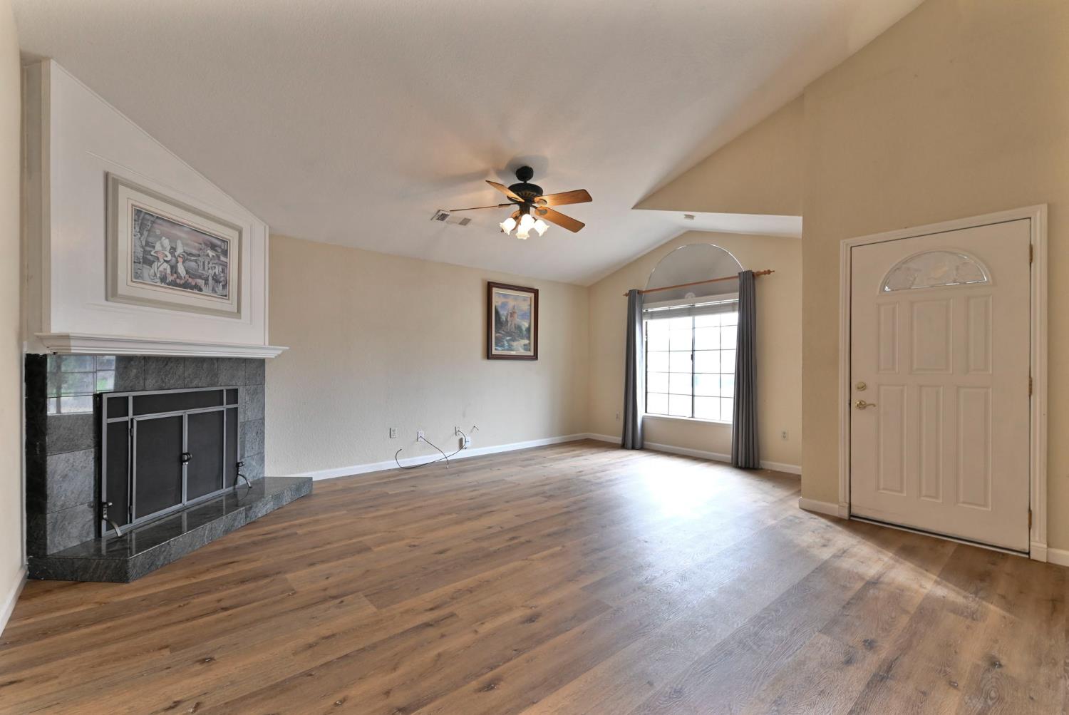 908 Deer Park Dr, Modesto, CA 95358