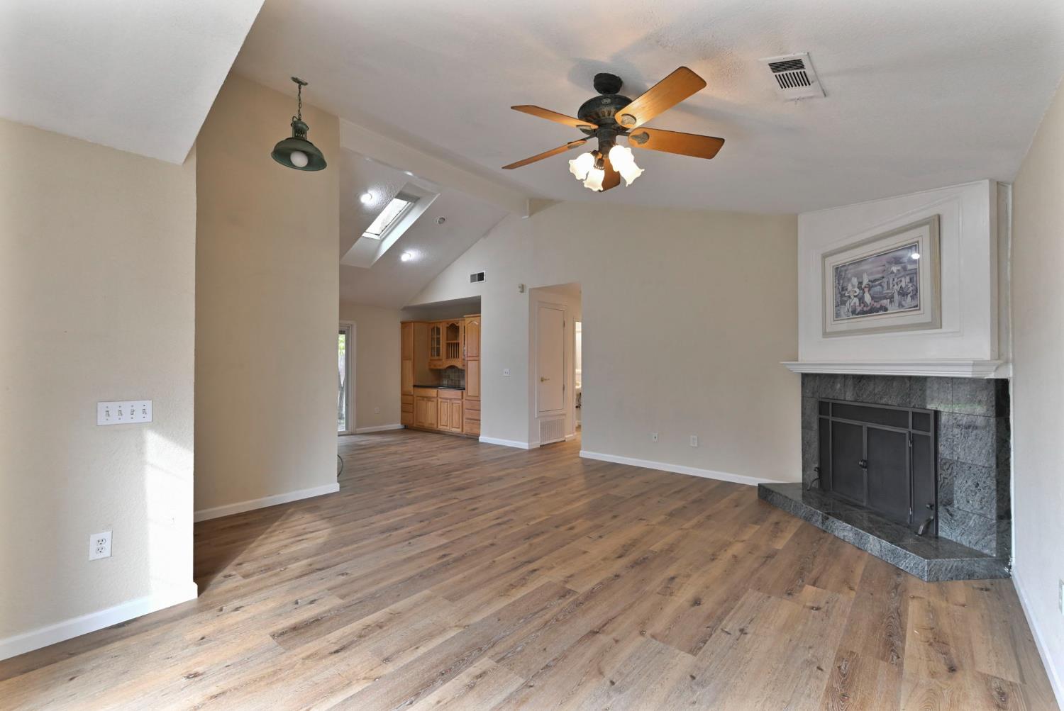 908 Deer Park Dr, Modesto, CA 95358