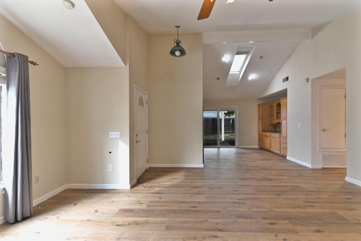 908 Deer Park Dr, Modesto, CA 95358