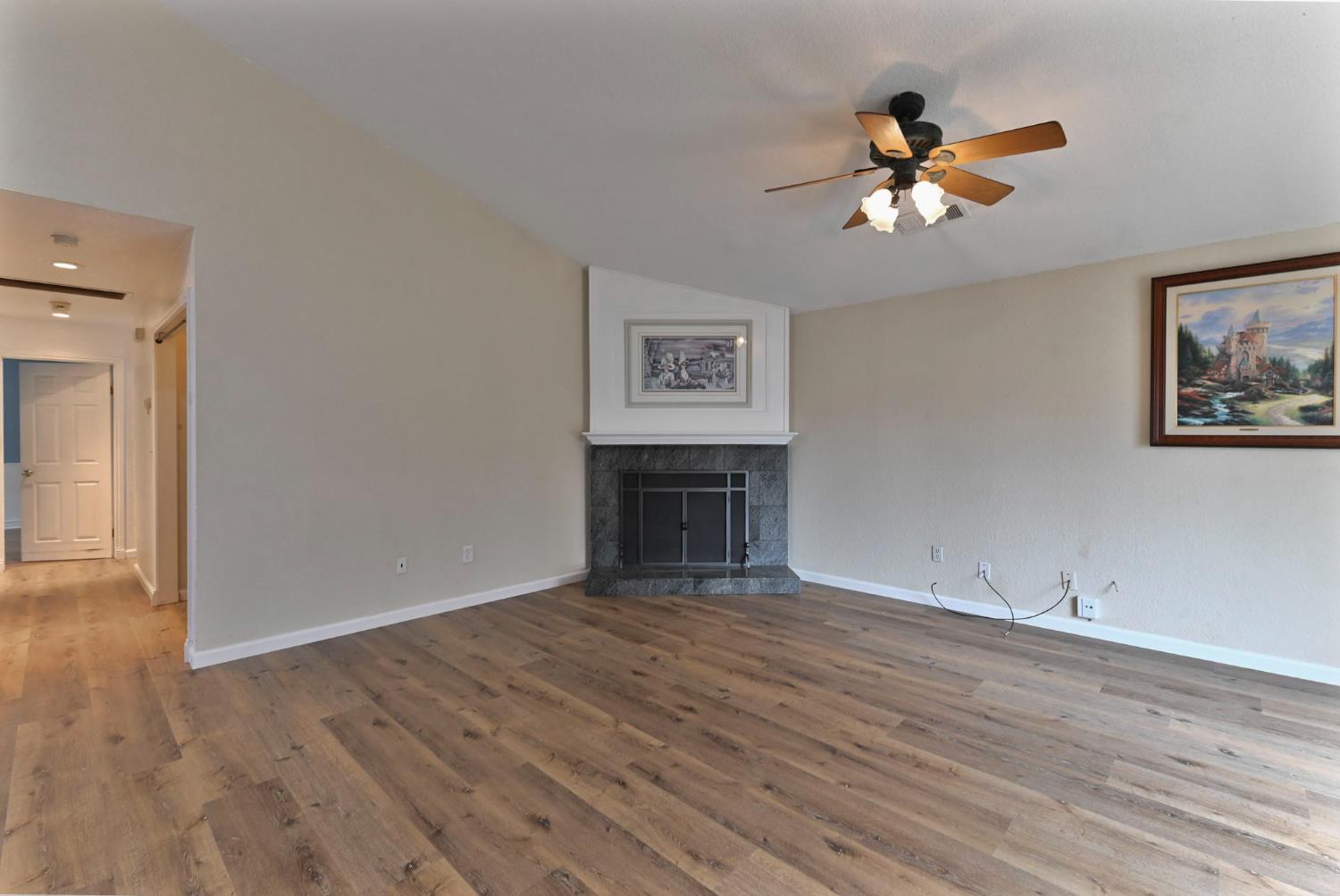 908 Deer Park Dr, Modesto, CA 95358