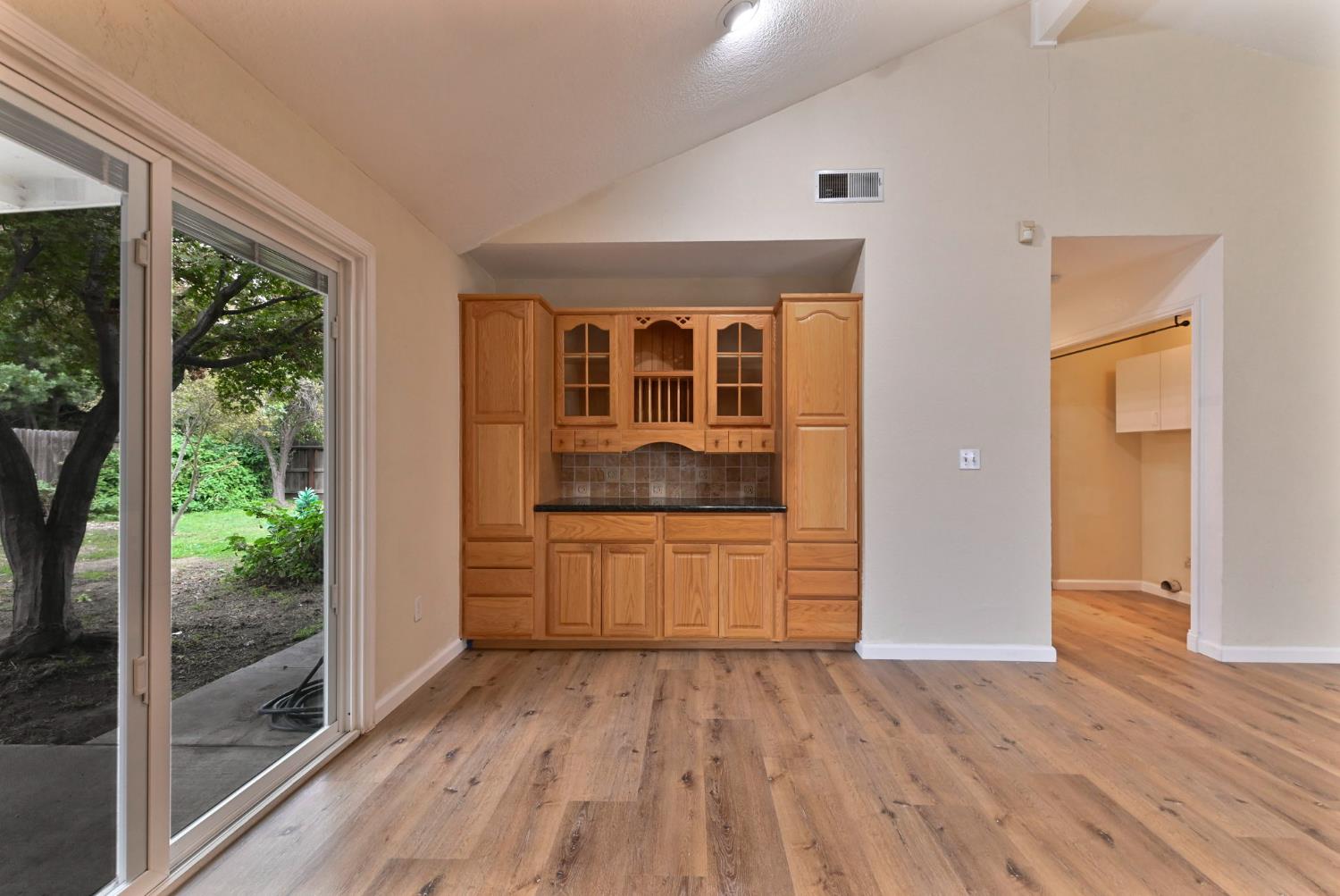 908 Deer Park Dr, Modesto, CA 95358