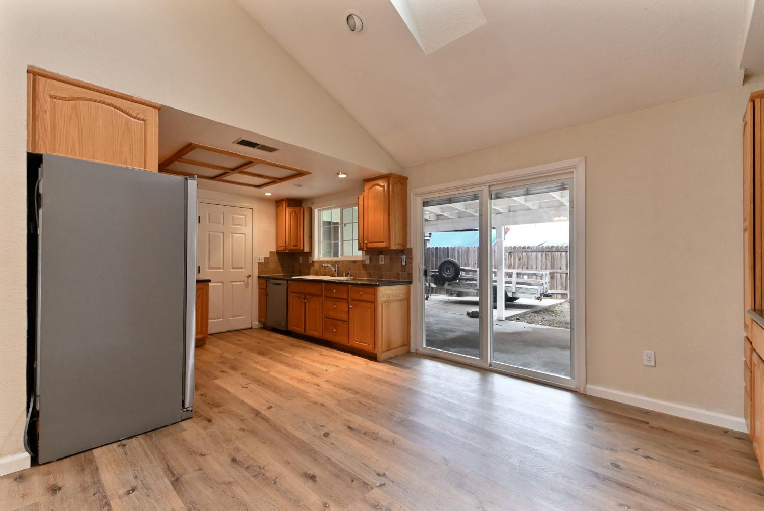 908 Deer Park Dr, Modesto, CA 95358