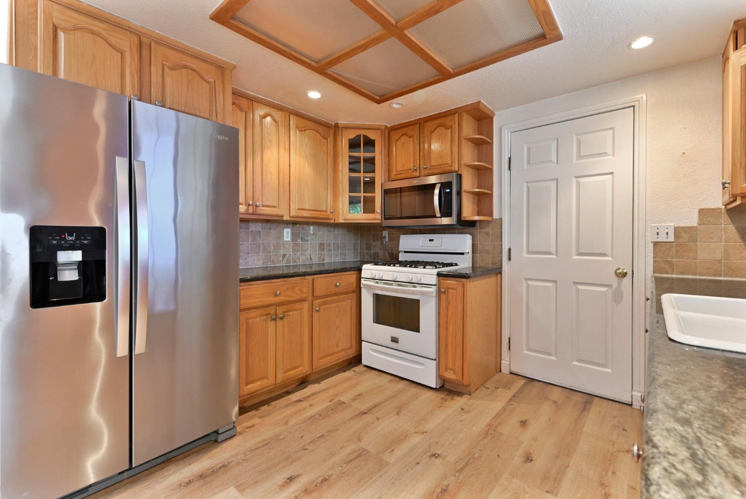 908 Deer Park Dr, Modesto, CA 95358