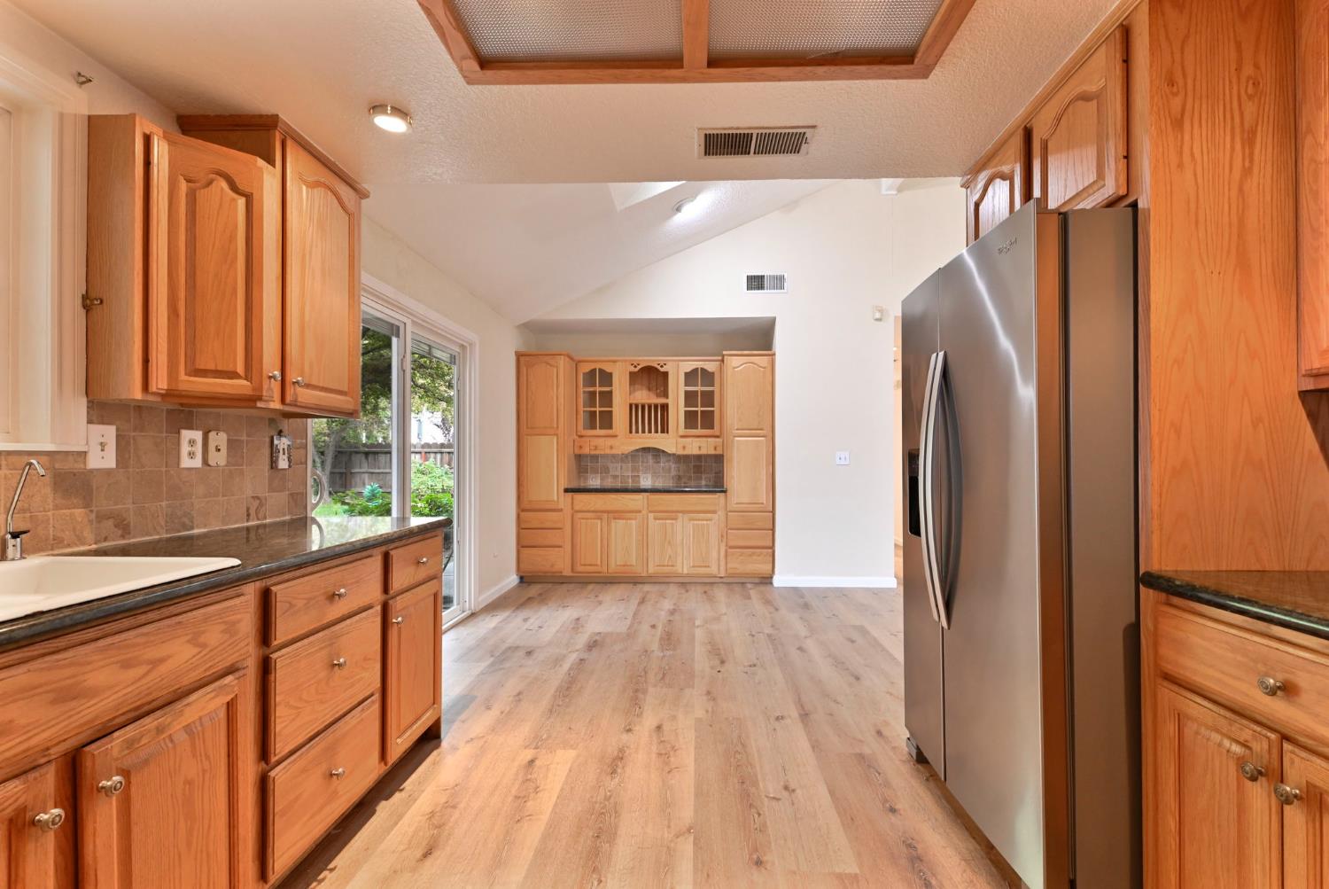 908 Deer Park Dr, Modesto, CA 95358