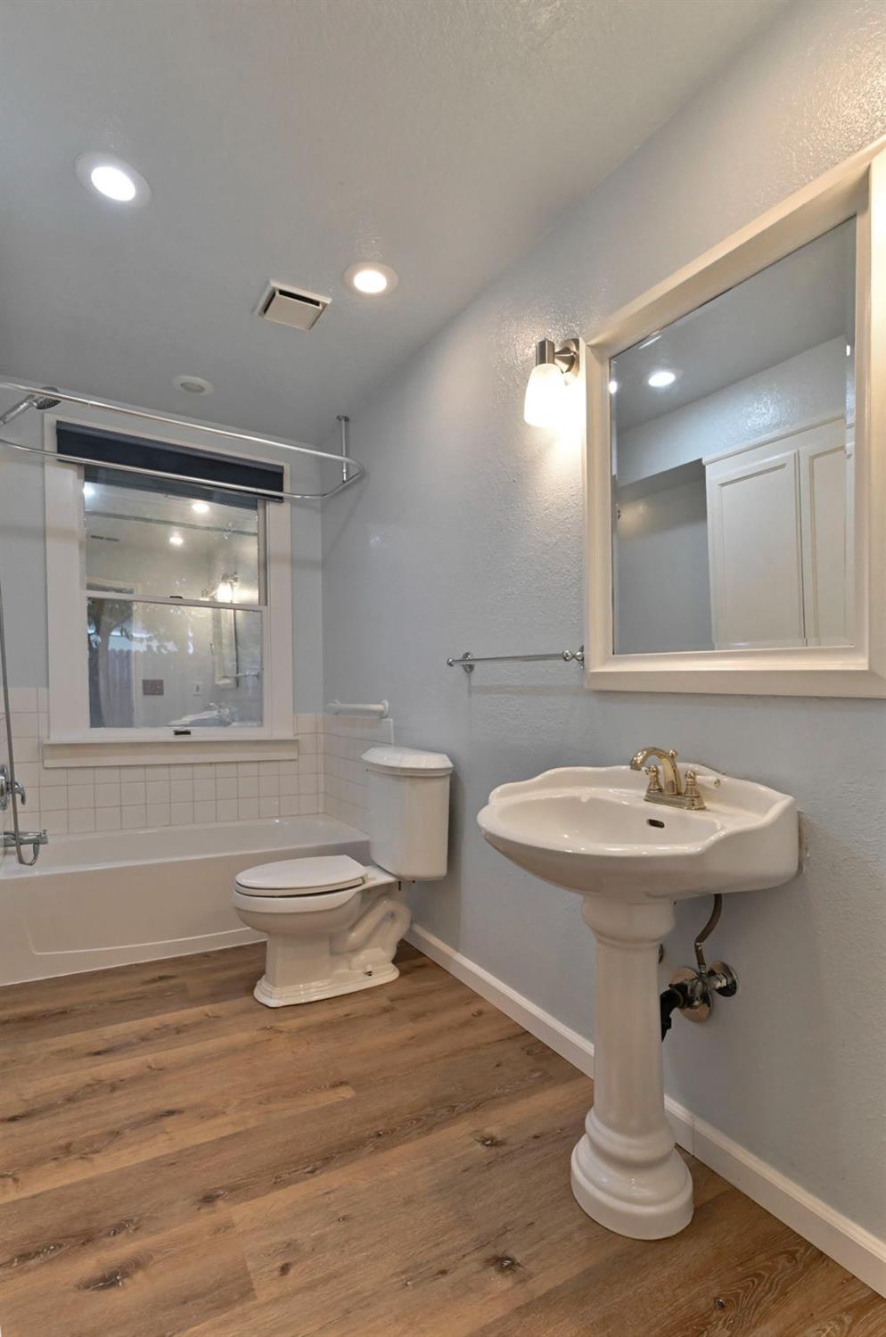 908 Deer Park Dr, Modesto, CA 95358