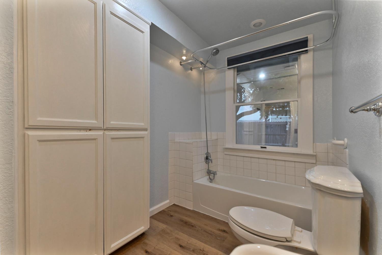 908 Deer Park Dr, Modesto, CA 95358