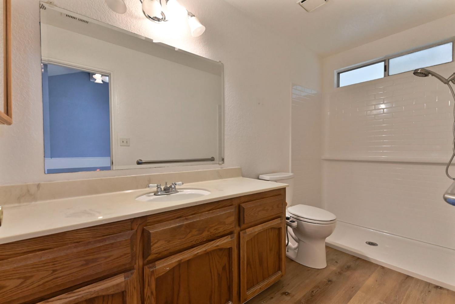 908 Deer Park Dr, Modesto, CA 95358