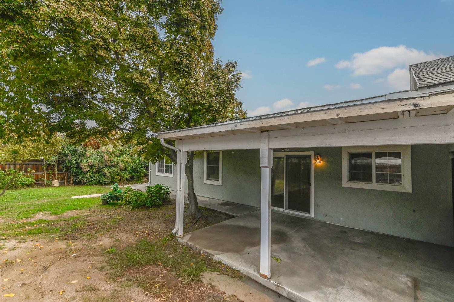 908 Deer Park Dr, Modesto, CA 95358