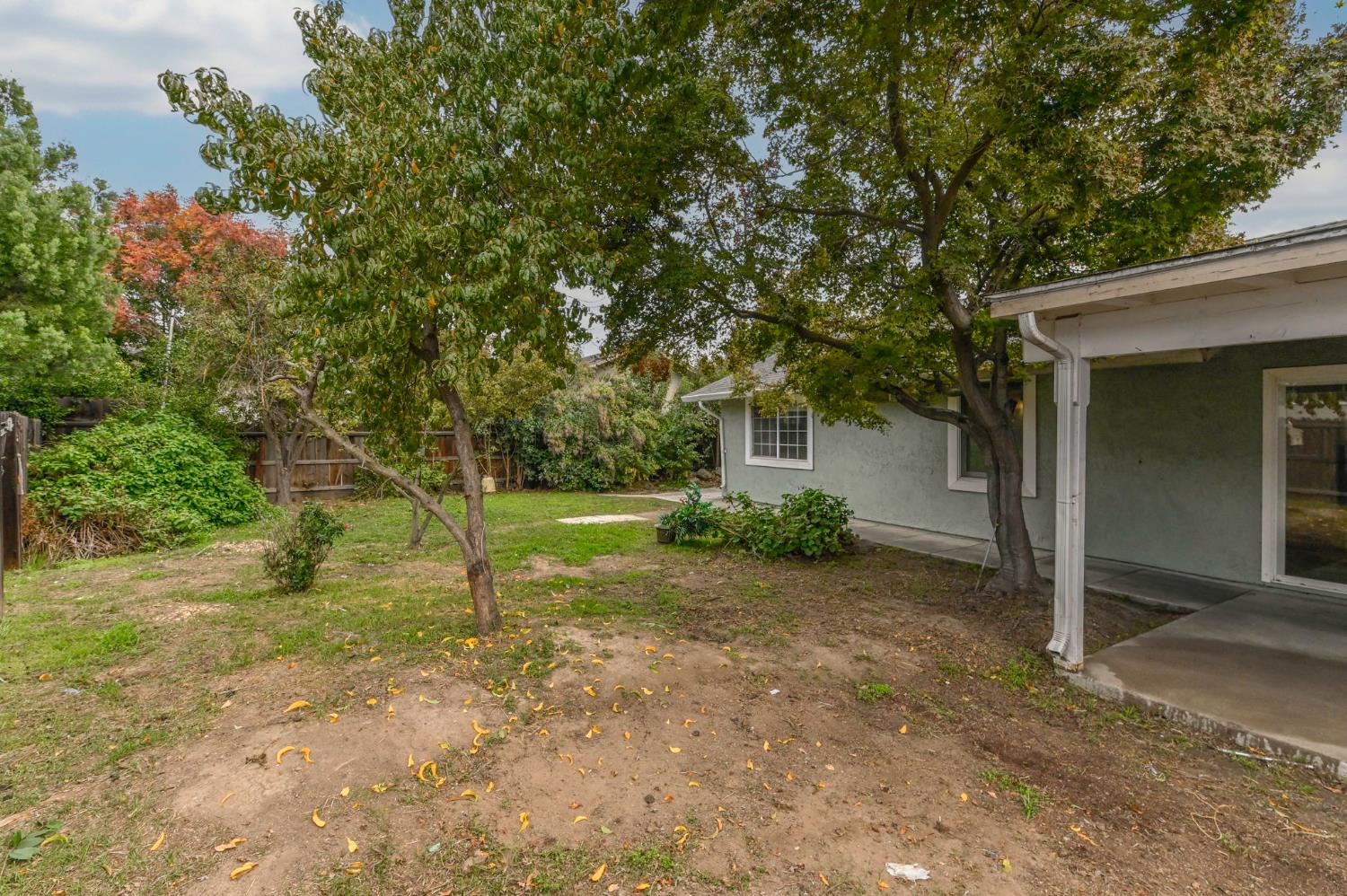 908 Deer Park Dr, Modesto, CA 95358