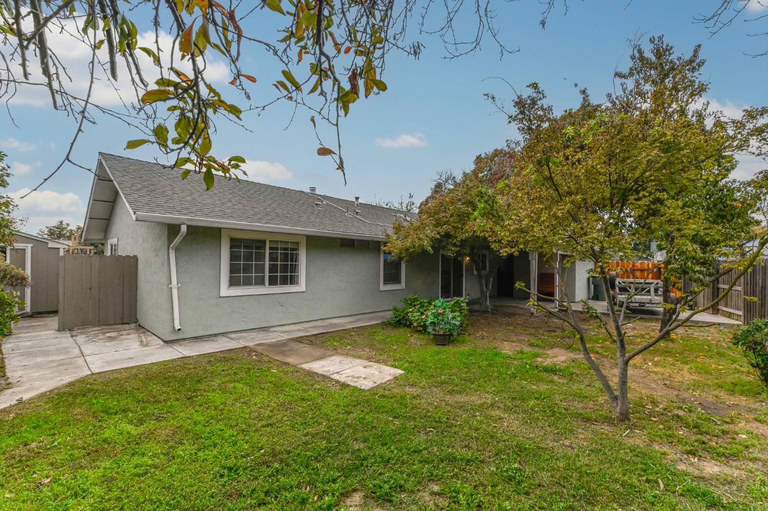 908 Deer Park Dr, Modesto, CA 95358