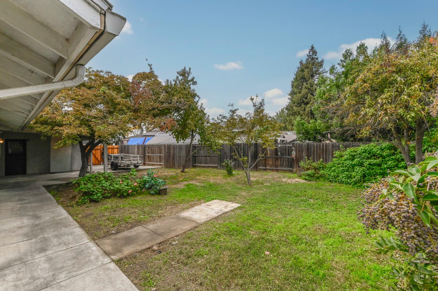 908 Deer Park Dr, Modesto, CA 95358