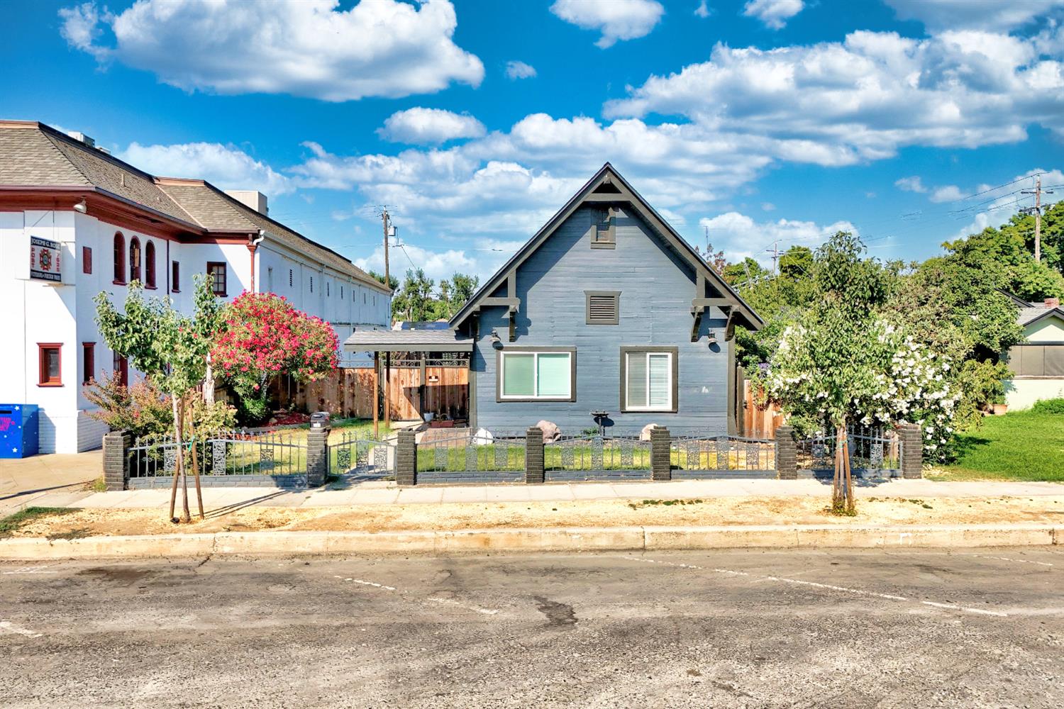 131 5th St, Gustine, CA 95322