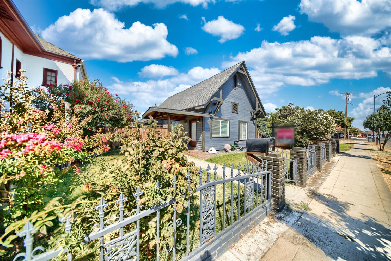 131 5th St, Gustine, CA 95322