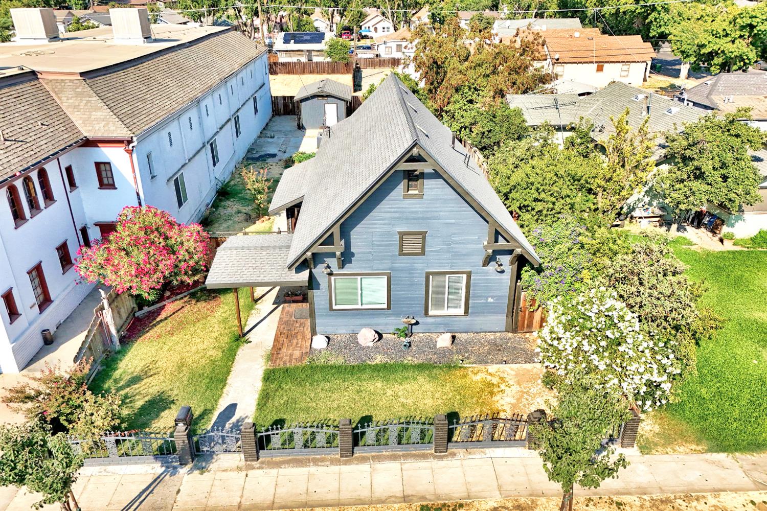 131 5th St, Gustine, CA 95322