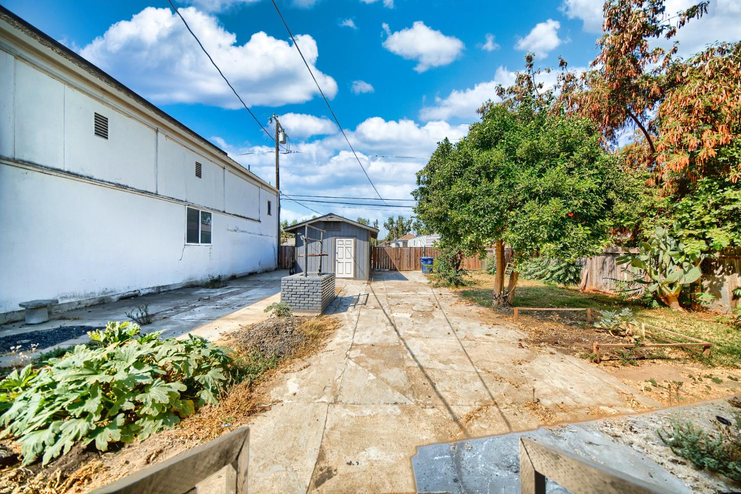 131 5th St, Gustine, CA 95322