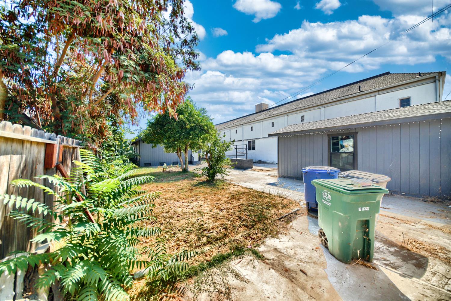 131 5th St, Gustine, CA 95322