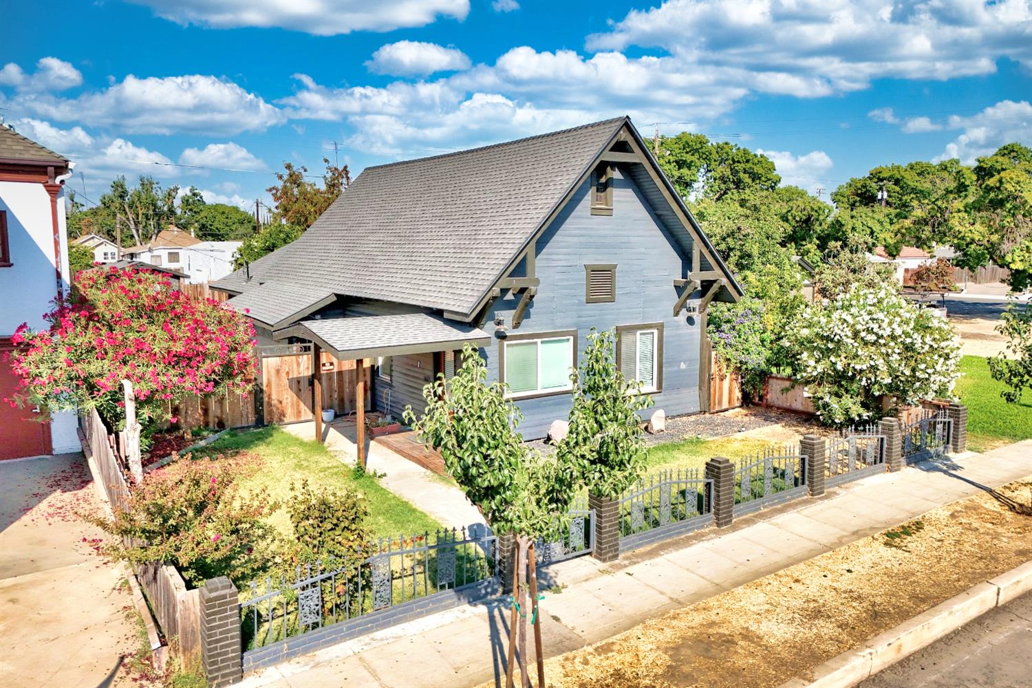 131 5th St, Gustine, CA 95322