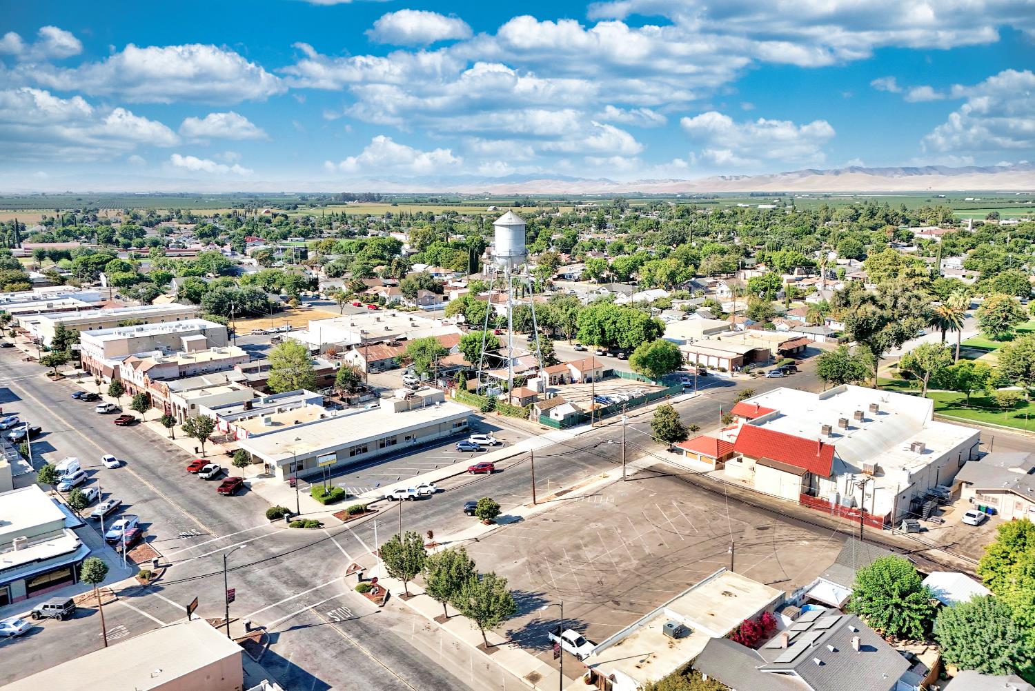 131 5th St, Gustine, CA 95322