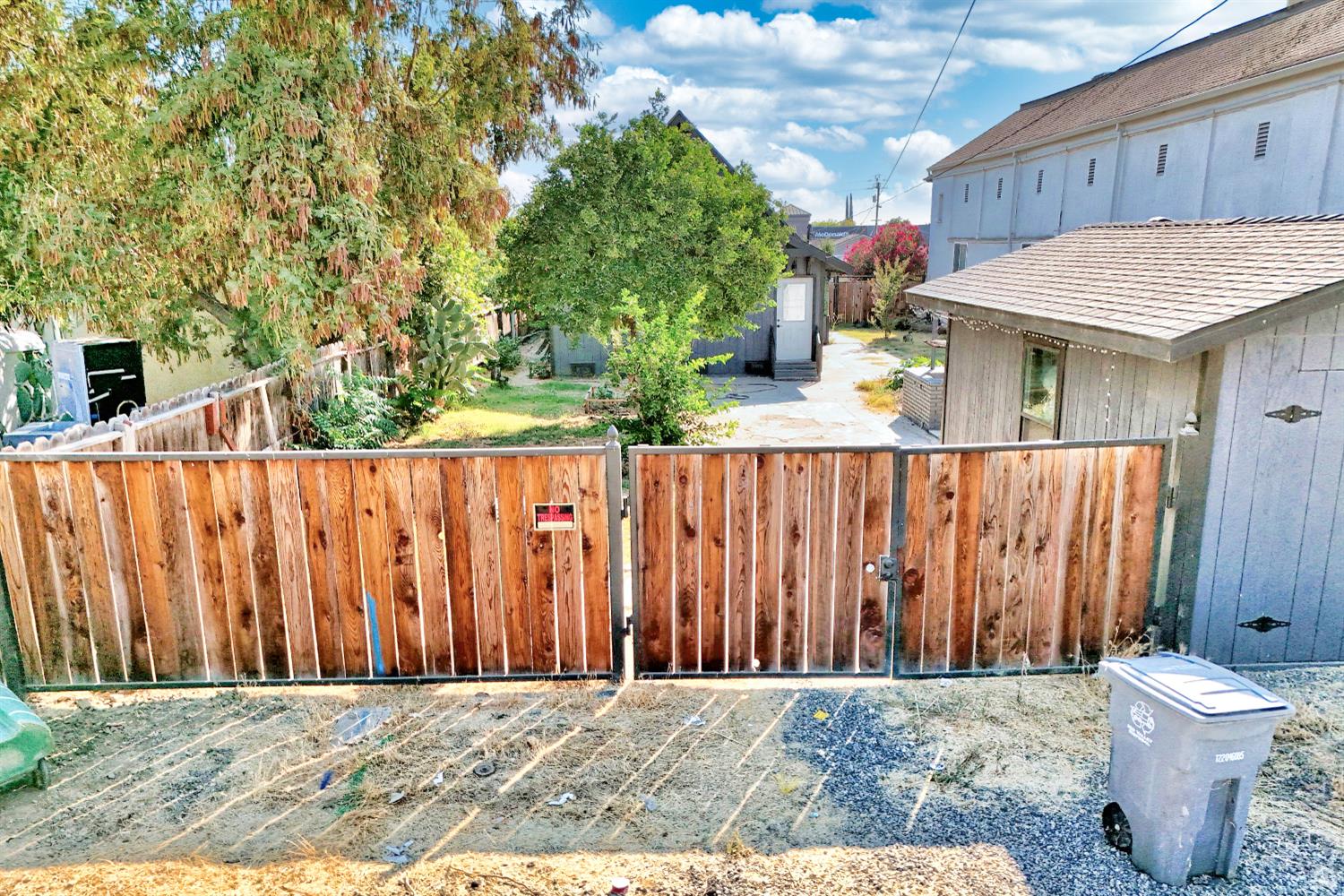 131 5th St, Gustine, CA 95322