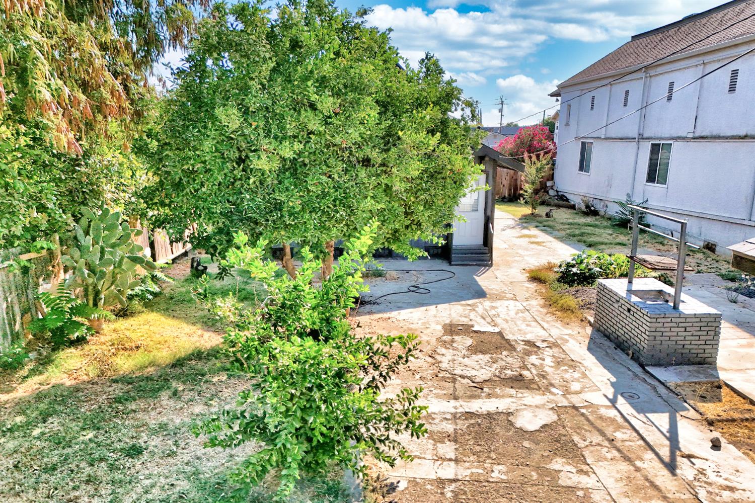 131 5th St, Gustine, CA 95322