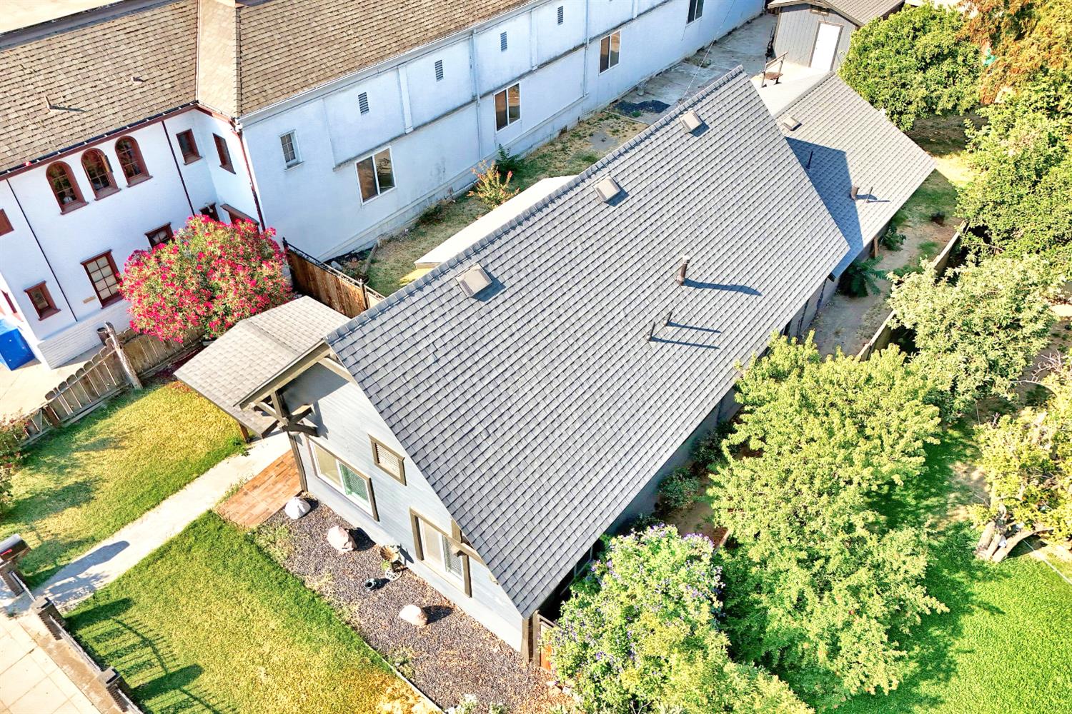 131 5th St, Gustine, CA 95322