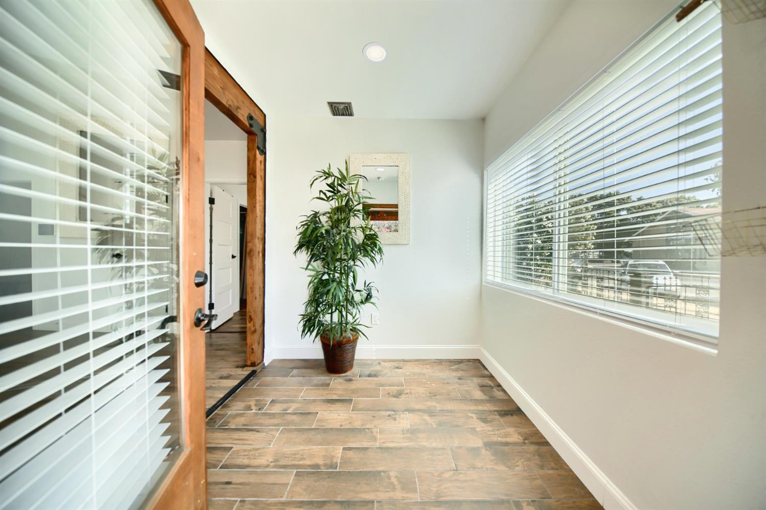 131 5th St, Gustine, CA 95322