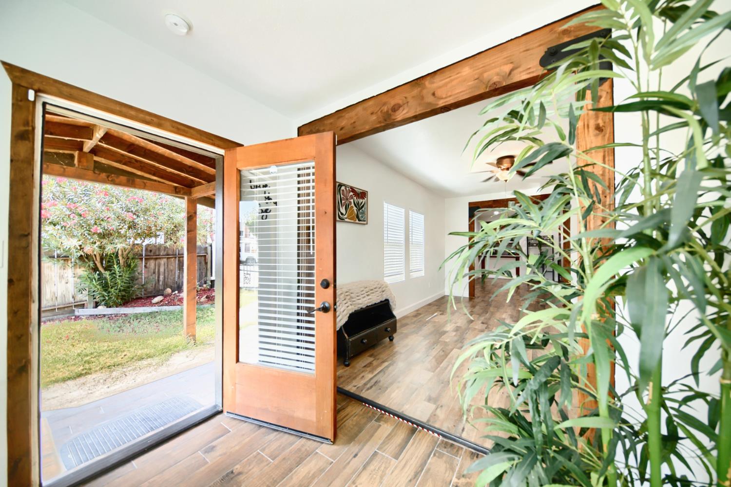 131 5th St, Gustine, CA 95322