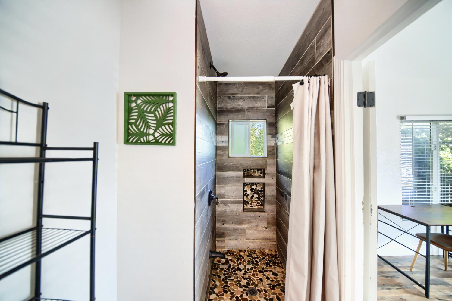 131 5th St, Gustine, CA 95322