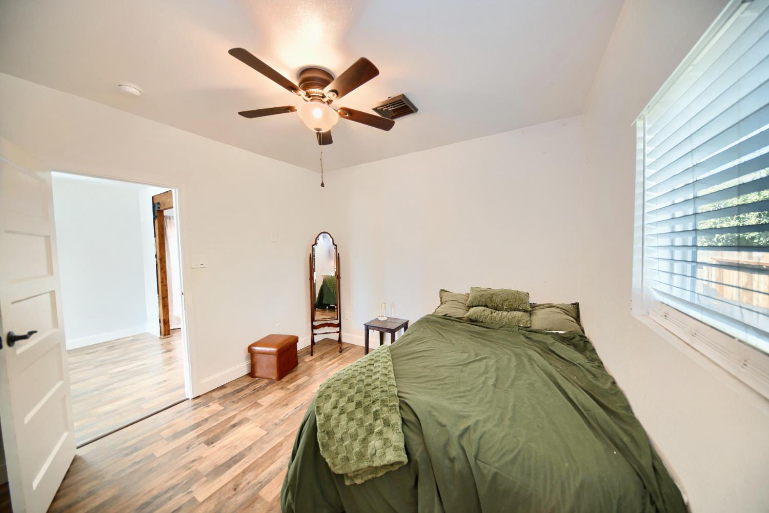 131 5th St, Gustine, CA 95322