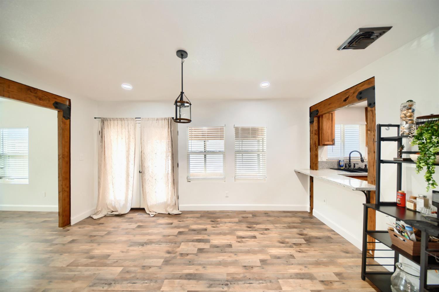 131 5th St, Gustine, CA 95322