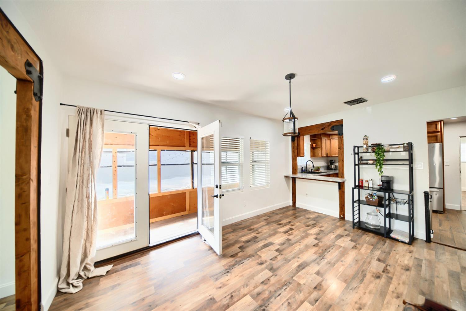 131 5th St, Gustine, CA 95322