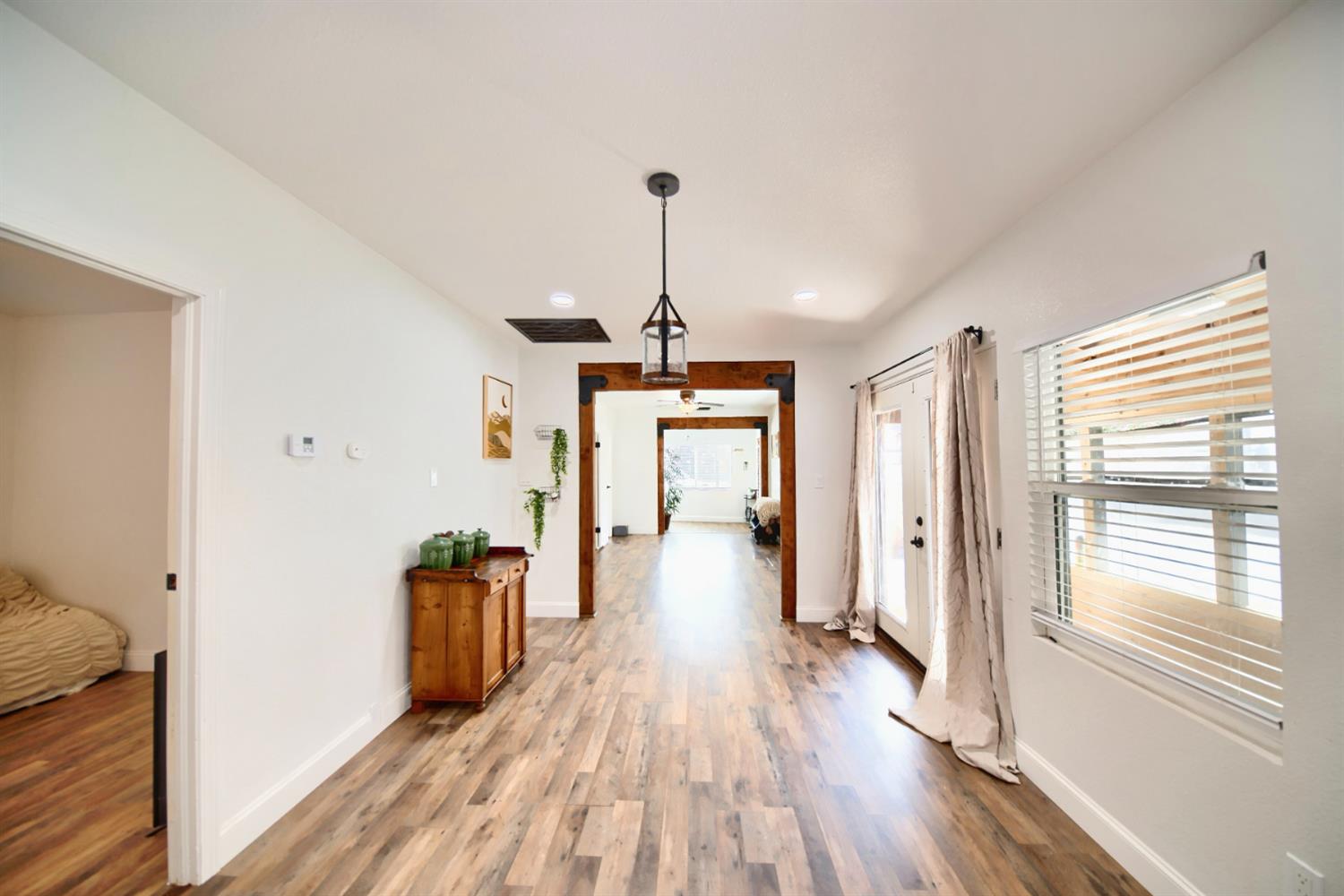 131 5th St, Gustine, CA 95322