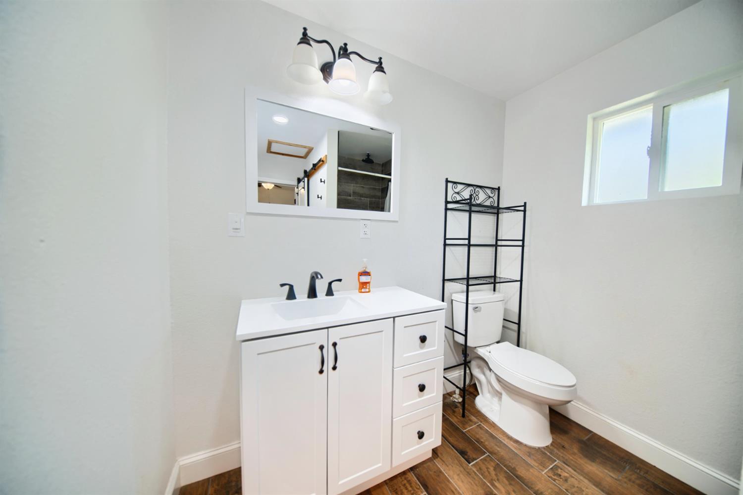 131 5th St, Gustine, CA 95322