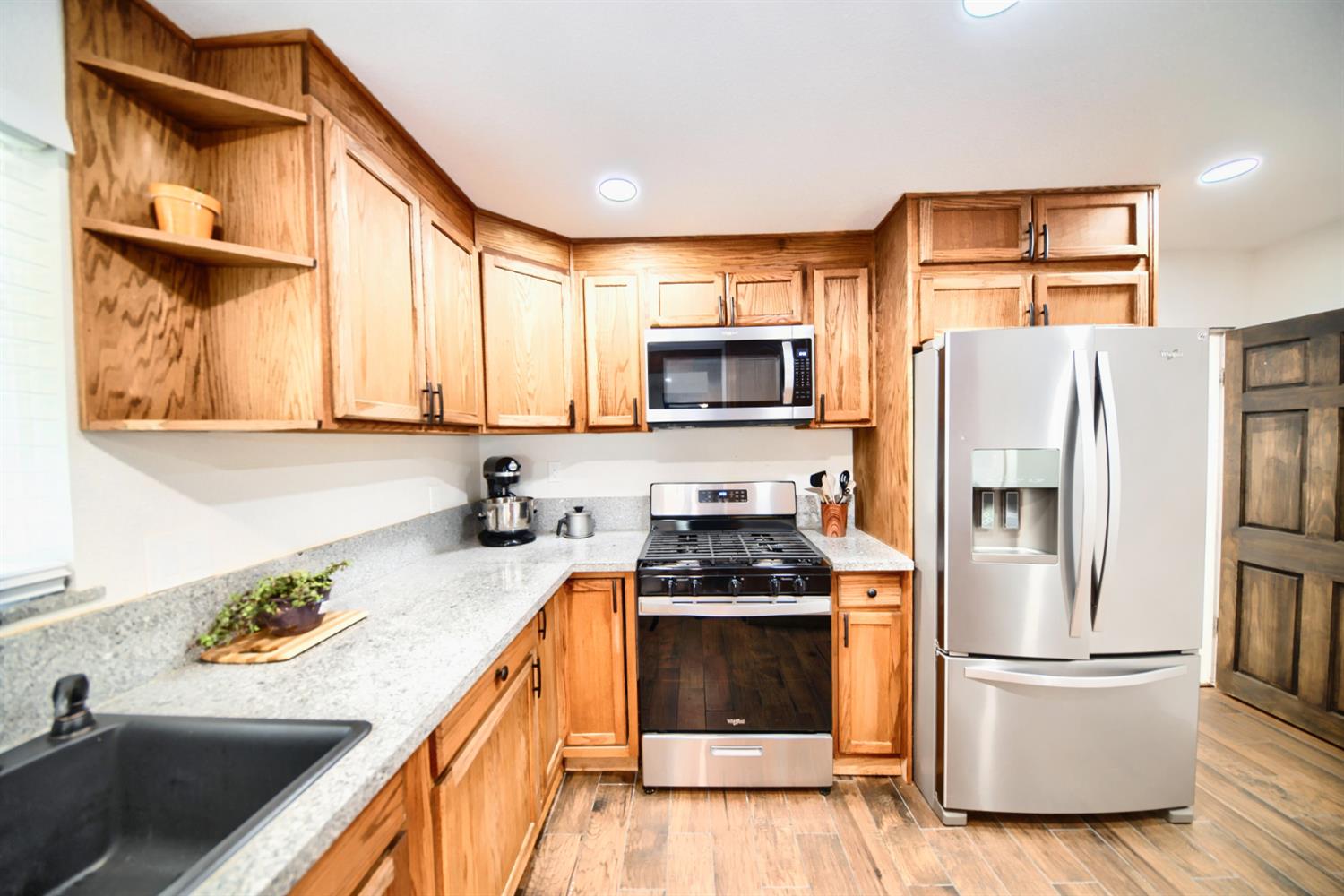 131 5th St, Gustine, CA 95322