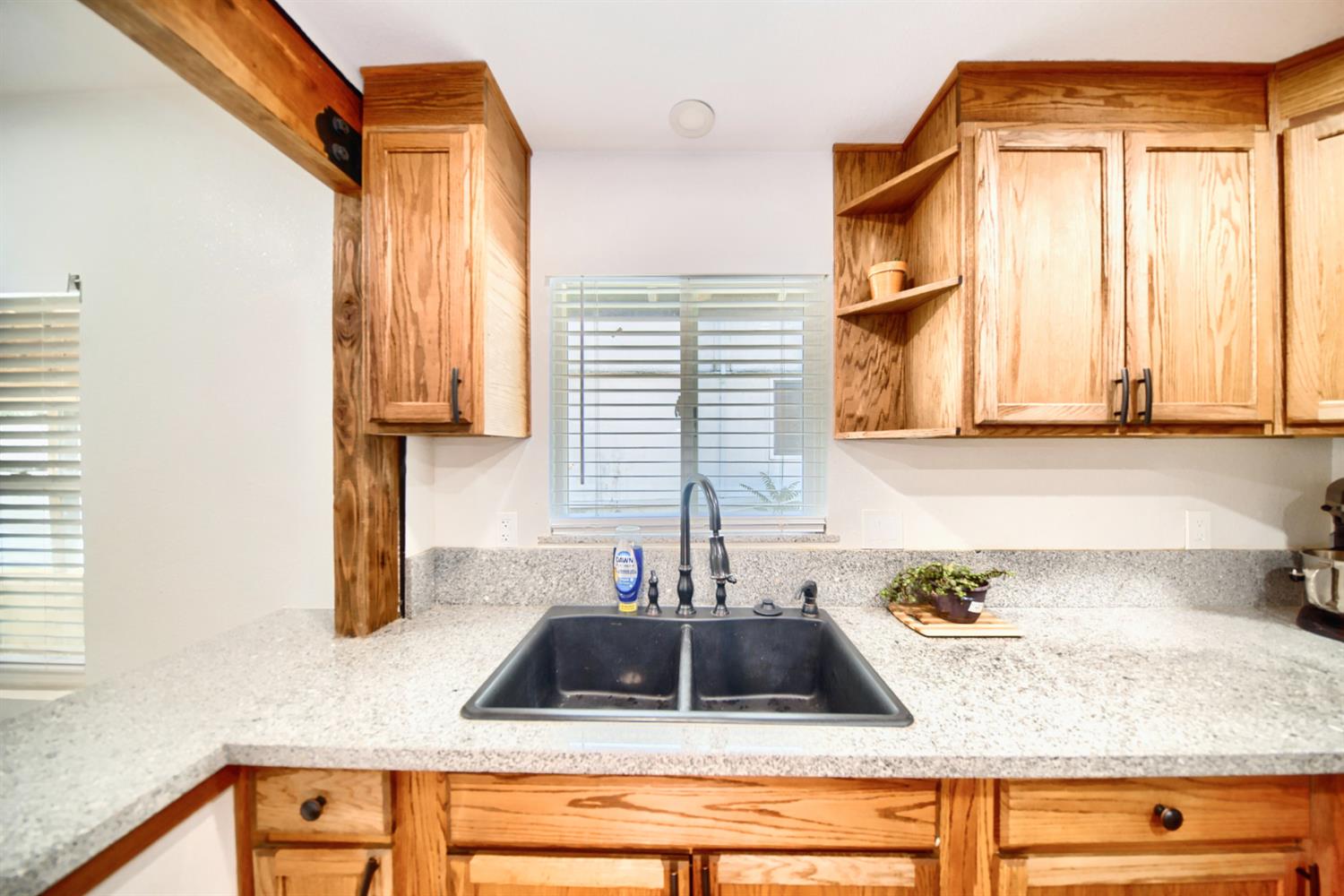 131 5th St, Gustine, CA 95322