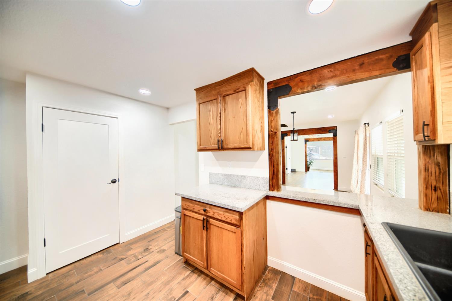 131 5th St, Gustine, CA 95322