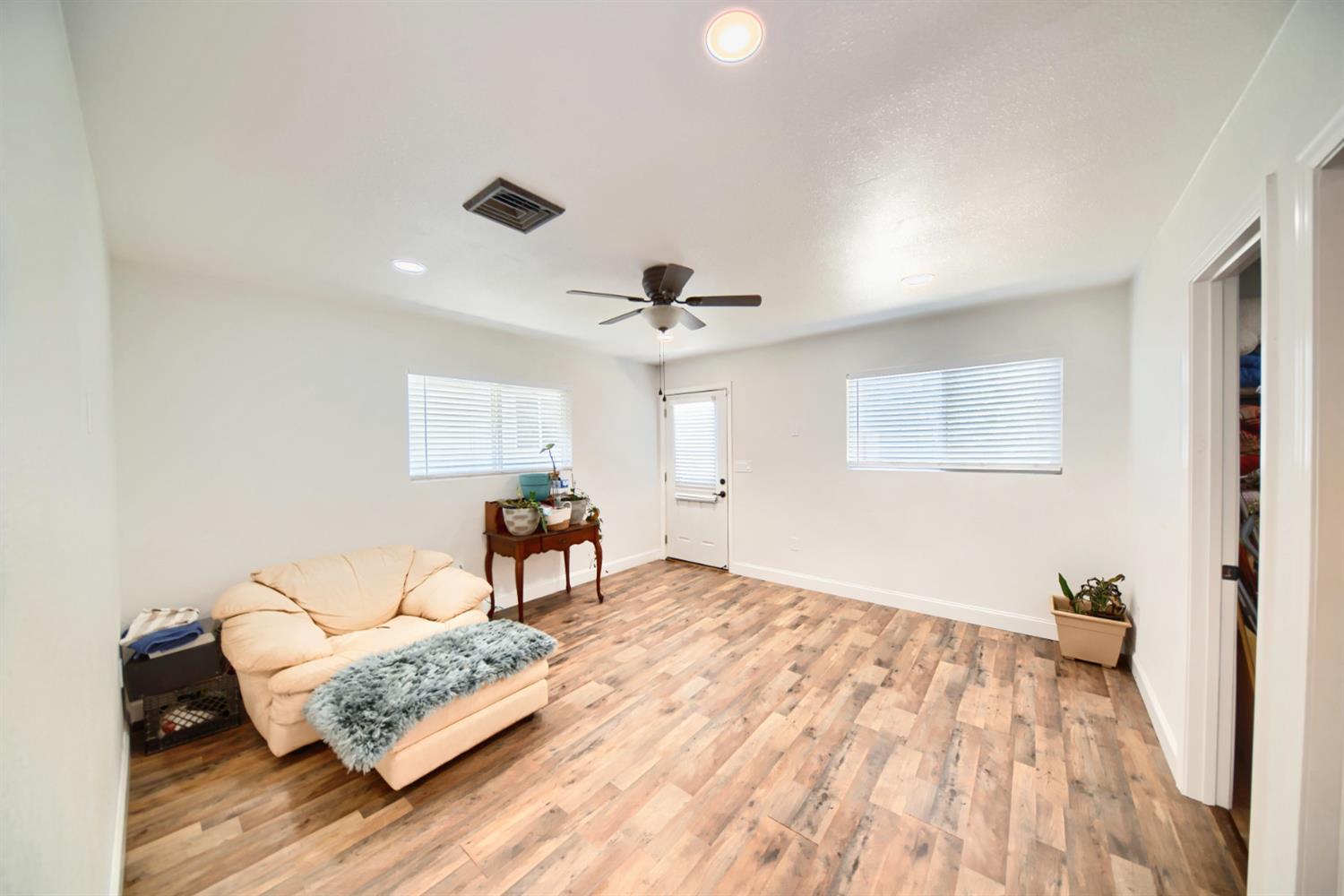 131 5th St, Gustine, CA 95322