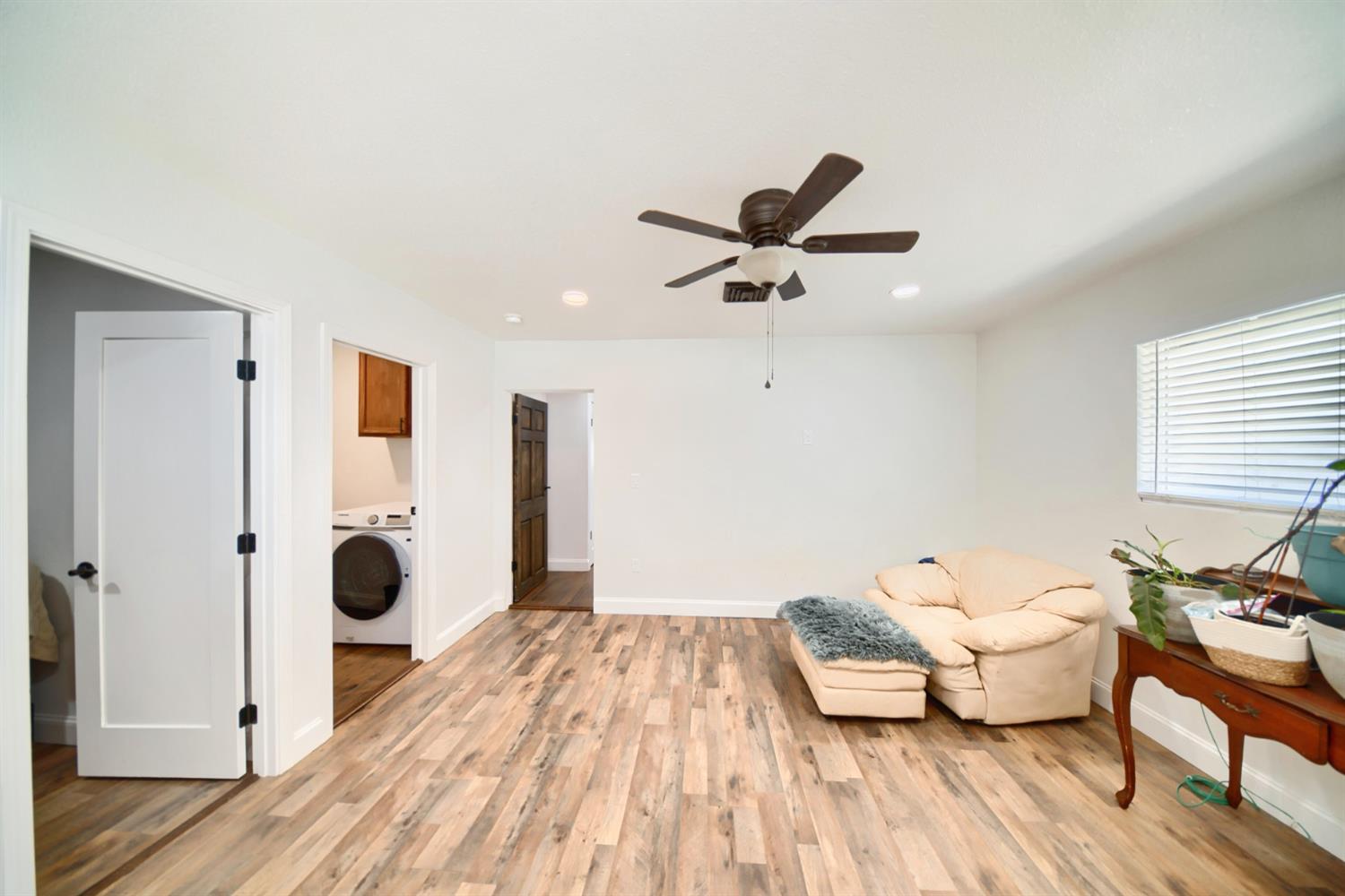 131 5th St, Gustine, CA 95322