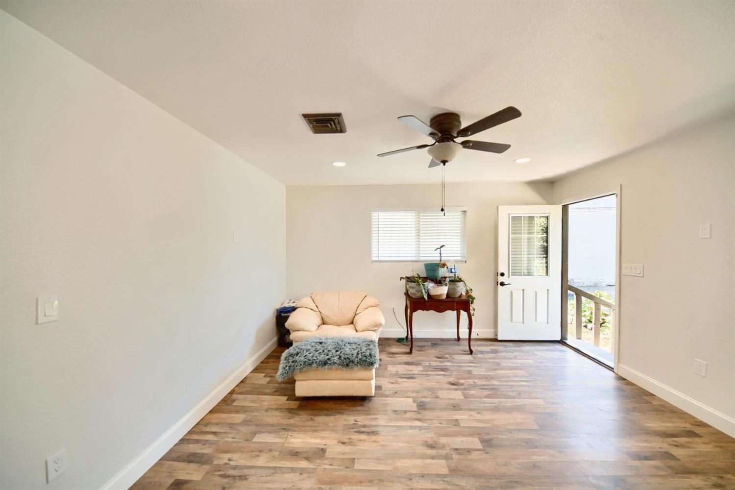 131 5th St, Gustine, CA 95322